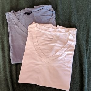 💖Set of two v neck shirts